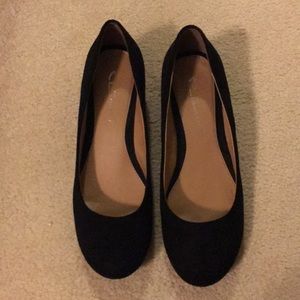 Chinese laundry black wedge pumps